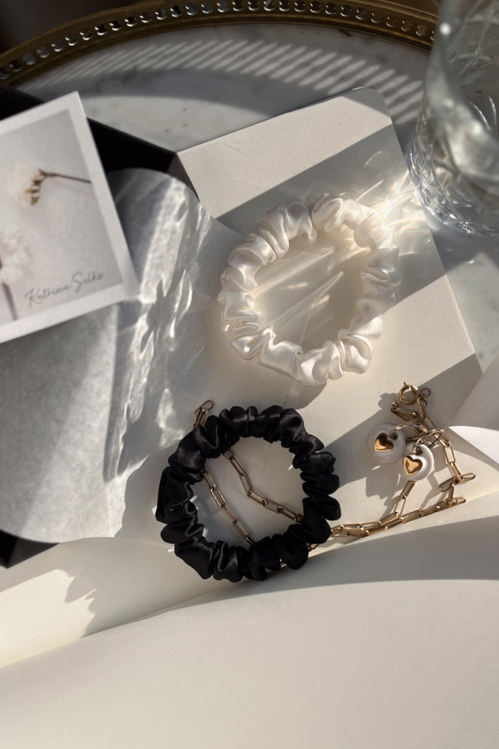Set of 2 natural silk scrunchies - Black Night & White Pearl I S size