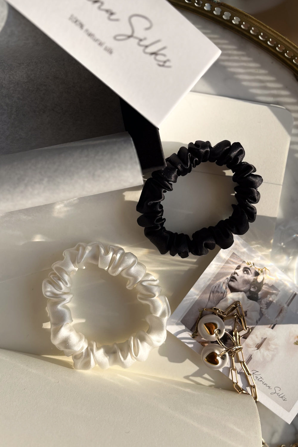 Set of 2 natural silk scrunchies - Black Night & White Pearl I S size