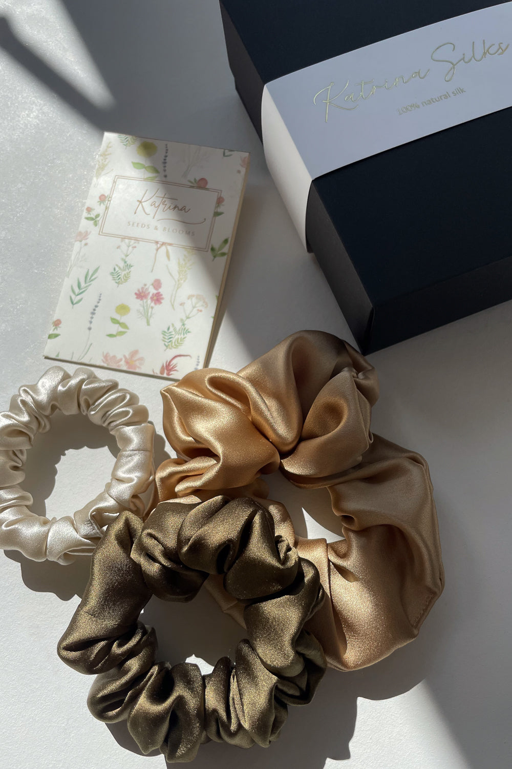 Gardener's Dream Set I Silk scrunchie & Cosmos seeds mix