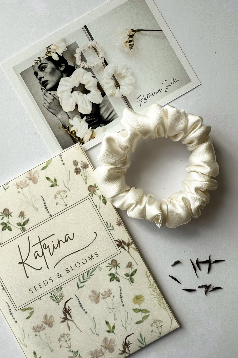 Bloom in White Set I Silk scrunchie & Cosmos seeds