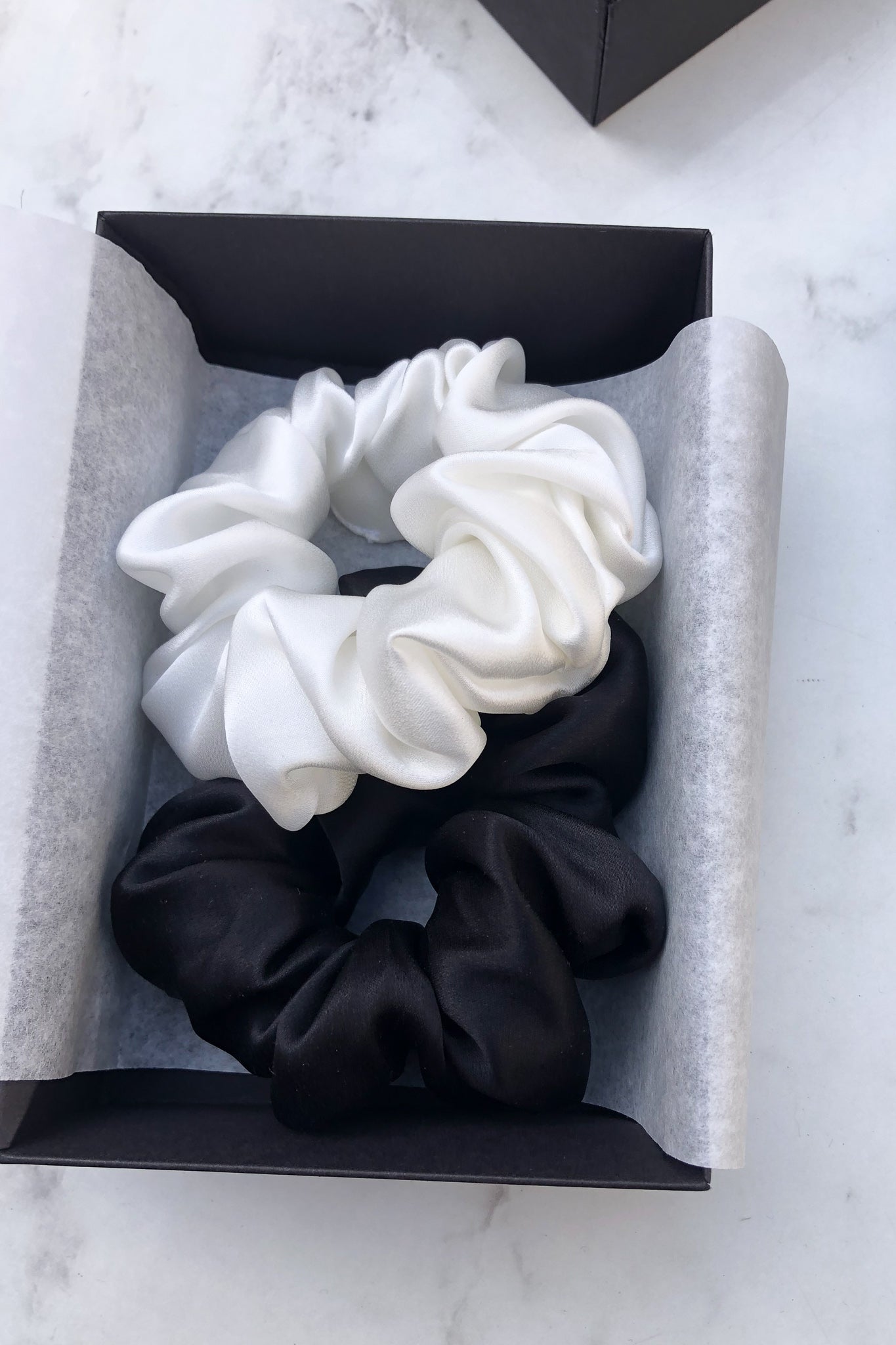 Set of 2 L size natural silk scrunchies - white pearl & black night Katrina Silks