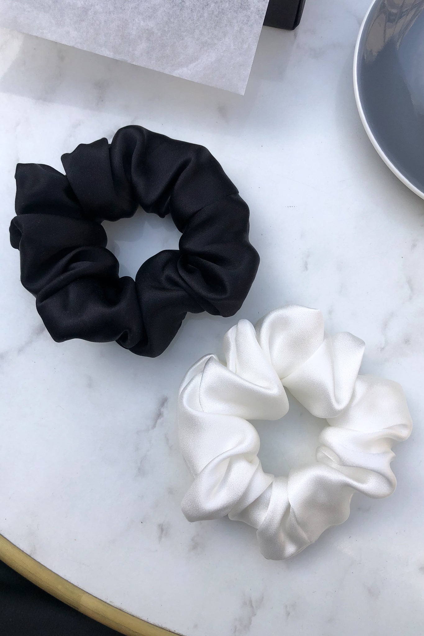 Set of 2 L size natural silk scrunchies - white pearl & black night Katrina Silks