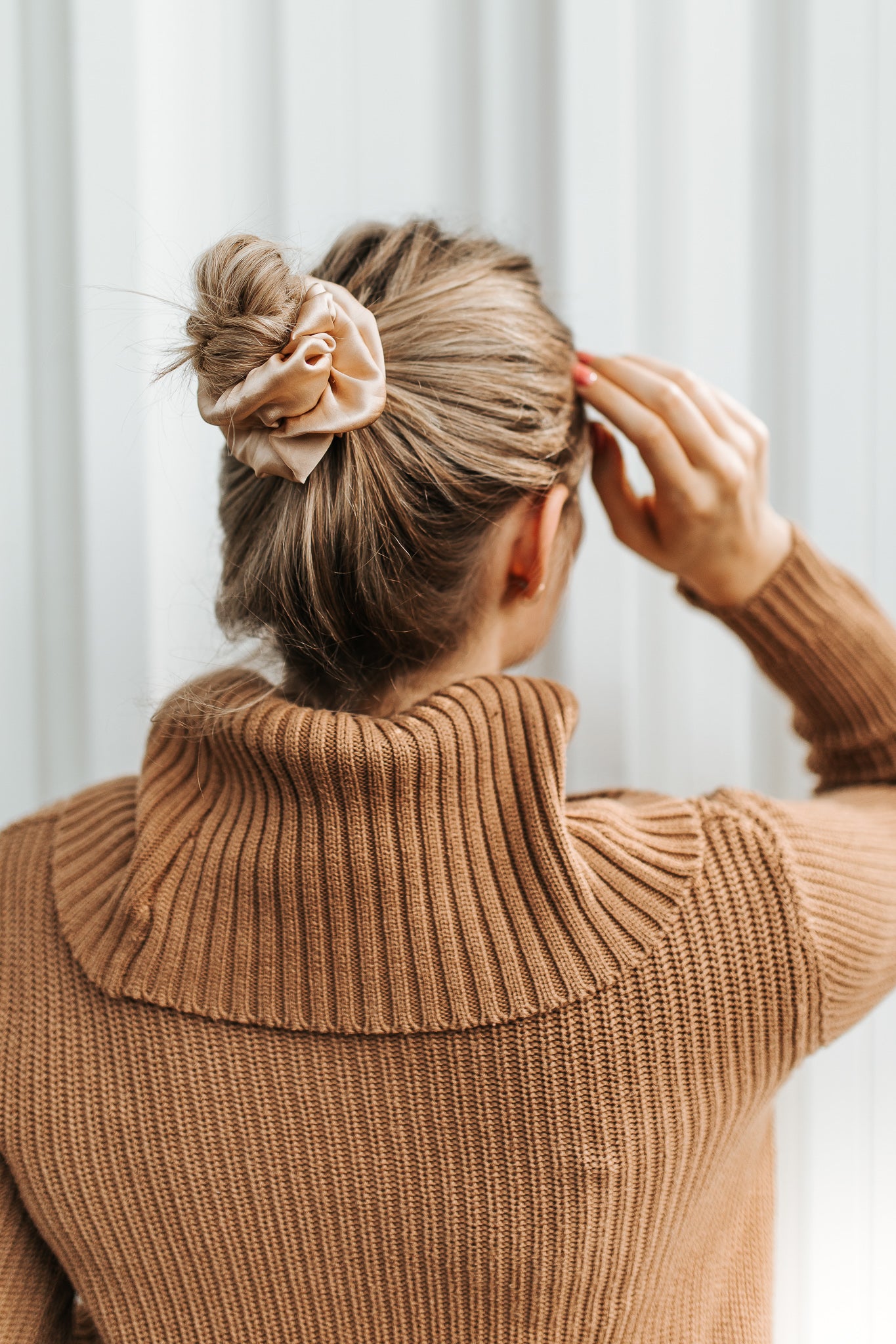 Natural silk scrunchie Cappuccino Beige - sample sale Scrunchies Katrina Silks