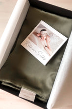 Load image into Gallery viewer, Natural silk pillowcase set I Vineyard Green
