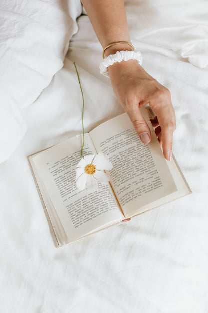 Bloom in White Set I Silk scrunchie & Cosmos seeds