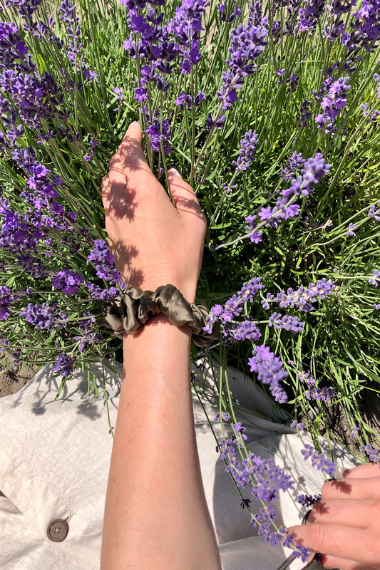 Silk & Seeds I Lavender seeds & M Vineyard Green scrunchie