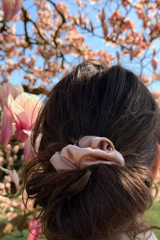 Natural silk scrunchie Magnolia Pink
