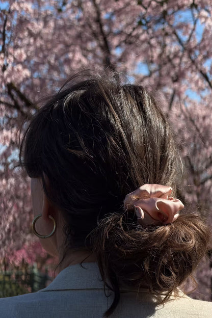 Natural silk scrunchie Magnolia Pink