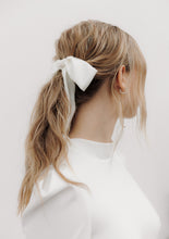Load image into Gallery viewer, Naturall silk Bridal Hair Bow White Pearl
