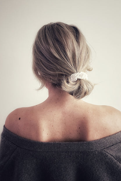 Natural silk scrunchie White Pearl