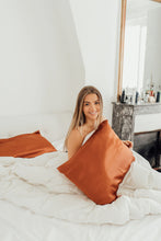 Laden Sie das Bild in den Galerie-Viewer, Natural silk pillowcase Cannelle Elegante PRE-ORDER Pillowcases Katrina Silks   
