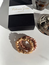 Load image into Gallery viewer, Divu S izmēra zīda matu gumiju komplekts - Morning Dawn &amp; Golden Palm
