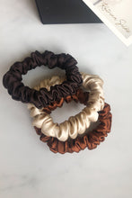 Laden Sie das Bild in den Galerie-Viewer, Set of 3 S size natural silk scrunchies - cappuccino beige, chocolate brown &amp; cannelle elegante  Katrina Silks   
