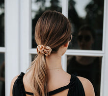 Load image into Gallery viewer, Natural silk scrunchie Golden Palm - sample sale
