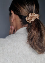 Load image into Gallery viewer, Natural silk scrunchie Golden Palm
