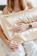 Load image into Gallery viewer, Girl holding natural silk pillowcase Cappuccino Beige
