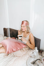 Load image into Gallery viewer, Natural silk pillowcase Powder Rose - PRE ORDER!
