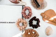 Laden Sie das Bild in den Galerie-Viewer, Set of 3 M size natural silk scrunchies - cappuccino beige, powder rose &amp; chocolate brown  Katrina Silks   
